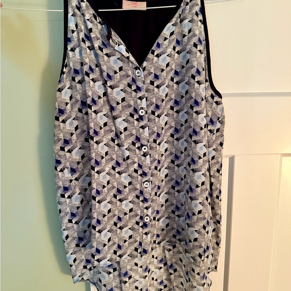 Chic Geometric Button-Up Tank Top